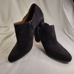 𝅺AEROSOLS Black Booties Gold Buckle Women's Size 9.5